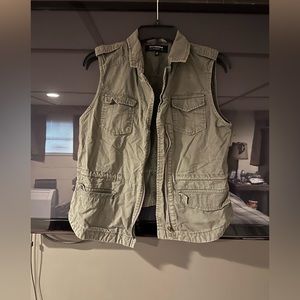 Army green vest. Like new. Brand is coffee shop.